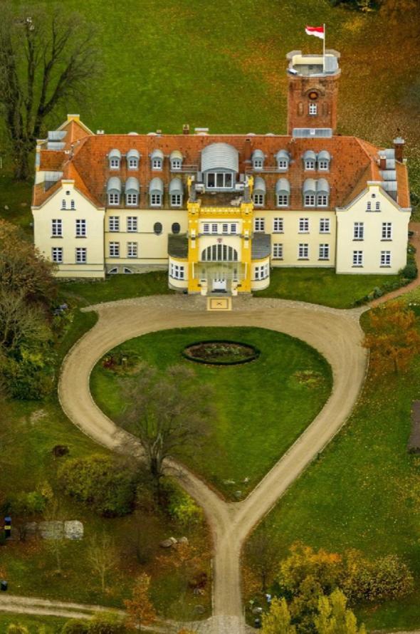 Schloss Lelkendorf Apartment Ulrichshusen Maisonette Fewo Mecklenburger Seenplatte Mit Dachterrasse Naehe Ostsee Exteriör bild